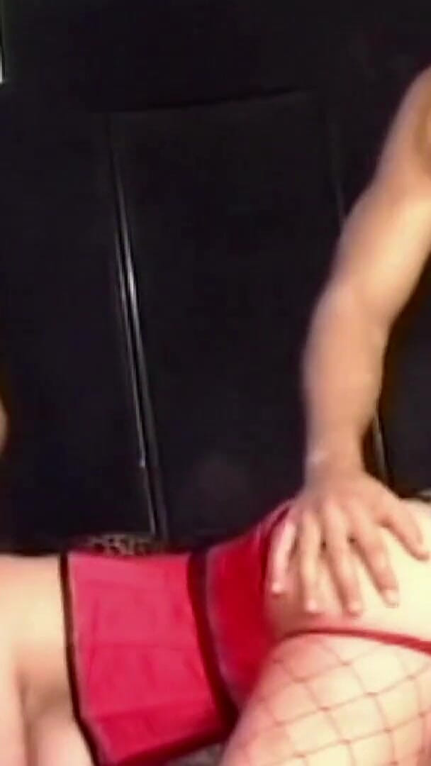 Sexy Couples Fucks Shemale and Anal Threesome Cumshot (Transsexuell and gay club)