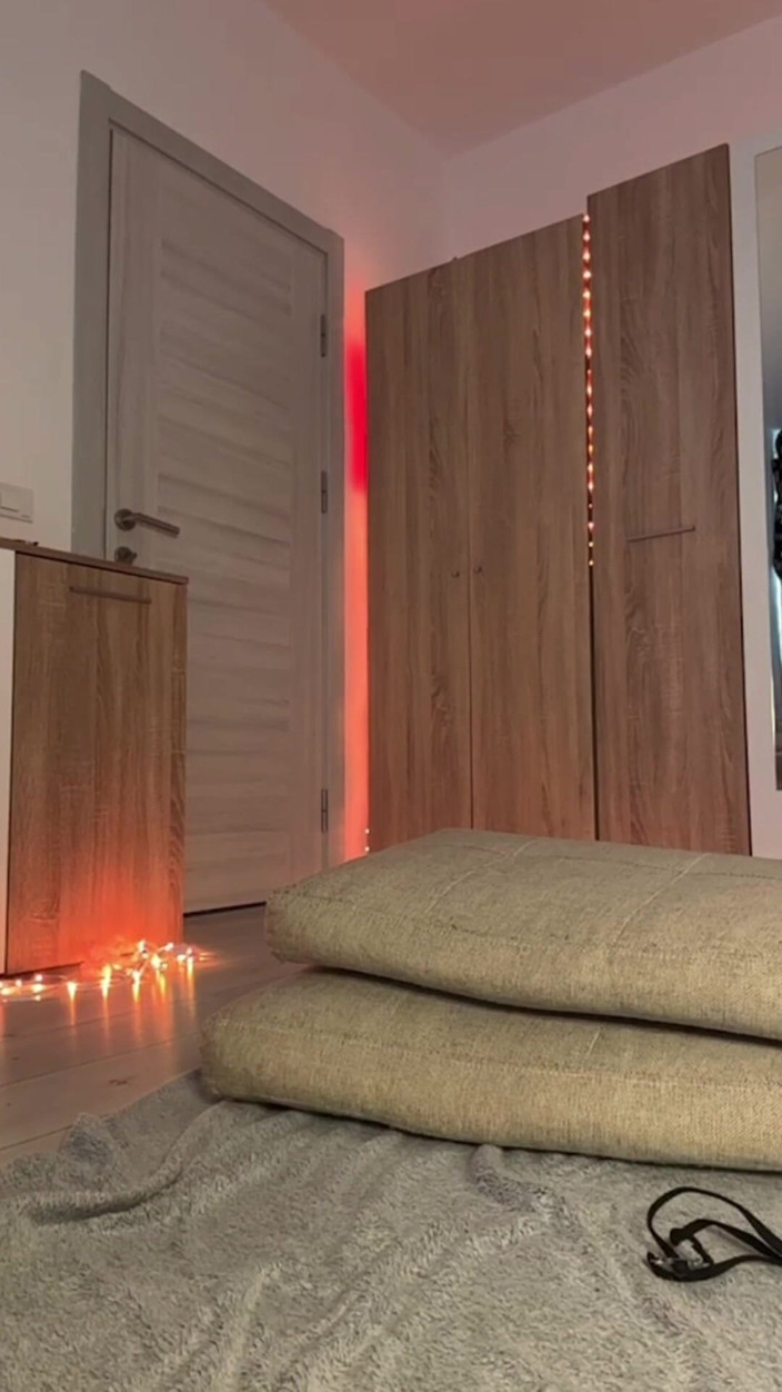 JuiceLussie: बड़ा काला लंड तंग चूत चोद रहा है