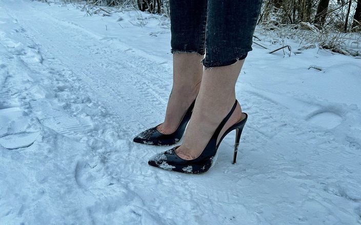 Julia domaina: Sepatu hak tinggi stiletto klasik hitam tanpa punggung, sepatu hak...