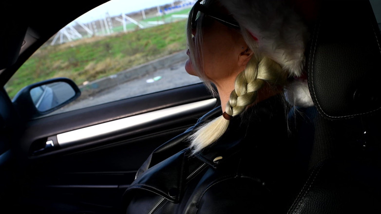 evil-bunny: Oudejaarsavond sexy Russische slet zuigt in de auto en krijgt...
