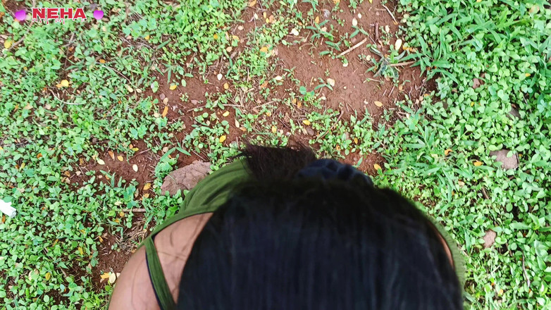 Neha: 私たちは初めての人前で性交してみました