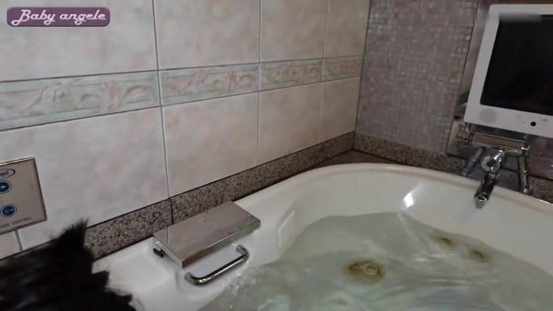Cheaters Japan: La spinta profonda della cervice porta ad un creampie crudo...