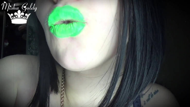 Goddess Misha Goldy: Bibir hijau berkilau fosforic yang teruk