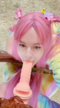 Aku Berlatih Menelan Air Mani Di Dildo.