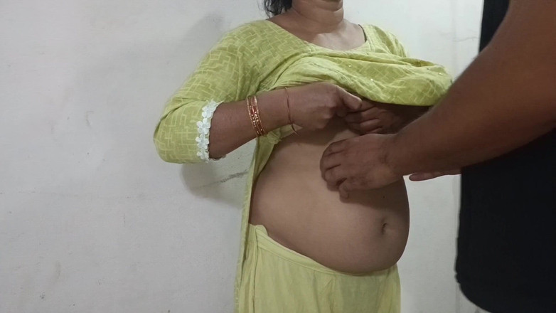 MHM: Рискованный вечер дези пары - страсть на улице становится дикой