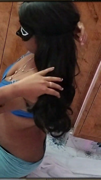 Priya akka lagi asik mainin rambut dan nyepong kontol sampai dalam banget