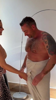 Anna polina genießt ihre freizeit während ihres urlaubs