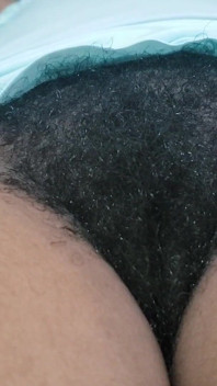 Coño peludo de cerca - cuerpo natural crudo que no sueles ver