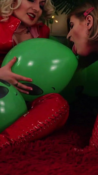 Bondage - lesbianas juegan sexo duro caliente follando provocación erótica y esposadas - con juego de comida - sumisa