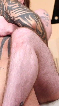 Bearfilms - oso tatuado Marc Angelo crudo engendra osito Jeremy Feist