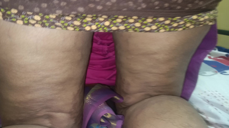 Apple baby: Percintaan suri rumah dengan Pattu Saree