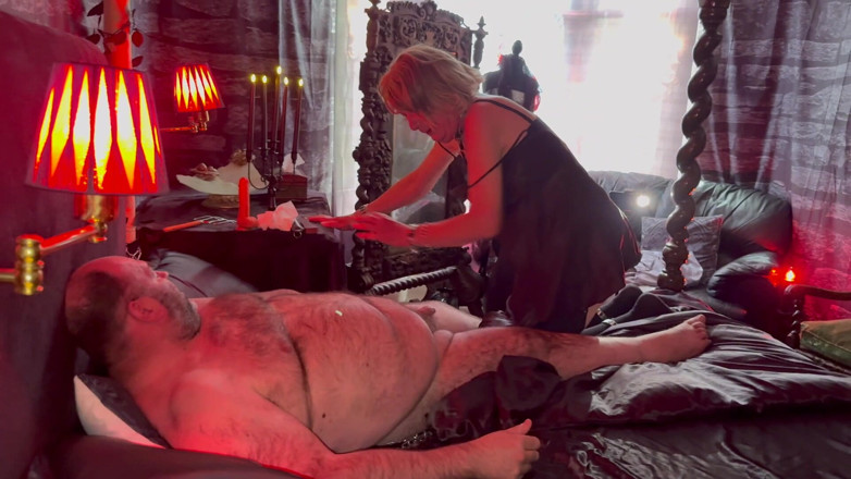 Aaexperinces trans: Parte 6- Oso Lanista presenta a nuestra nueva sirvienta Jayne y...