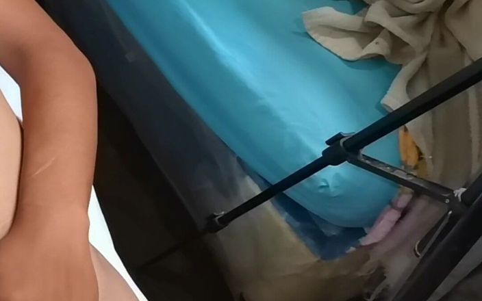 Marys: Vuốt ve âm hộ hồng hào khít khao của tôi và...