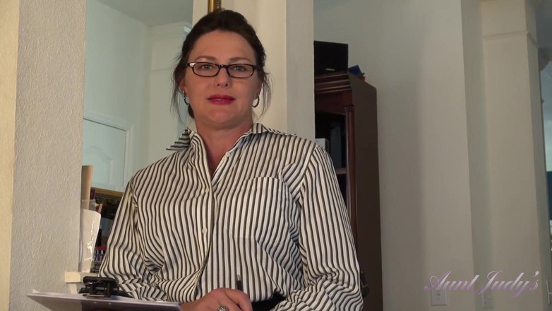 Aunt Judy's: ZiaJudys - Joana la tettona matura pelosa è la tua nuova segretaria