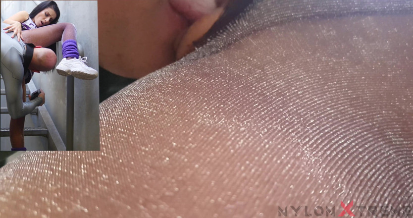 Nylon Xtreme: Nelly Kent fetiș cu majorete Lurex Ciorapi