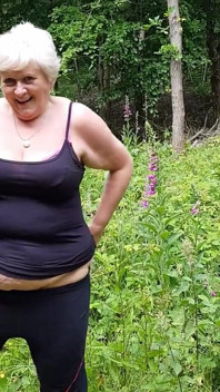 Des Bombasses Dans Les Bois!