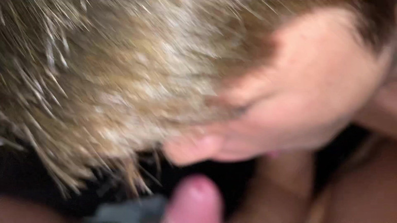 Eva Paradis: 18 yaşındaki oğlanlar Eva Paradis'i arabada emiyor