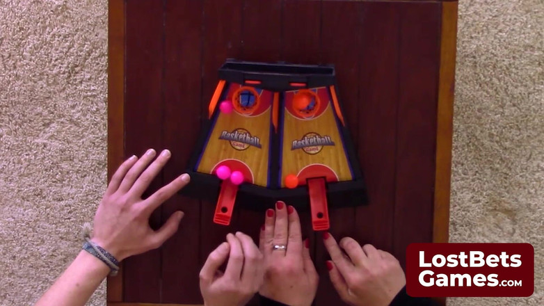 Lost Bets Games: Tobi brilla en este juego de strip de básquetbol