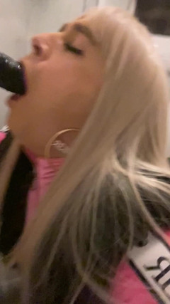 Bimbo Tranny Throats Xxl Dildo
