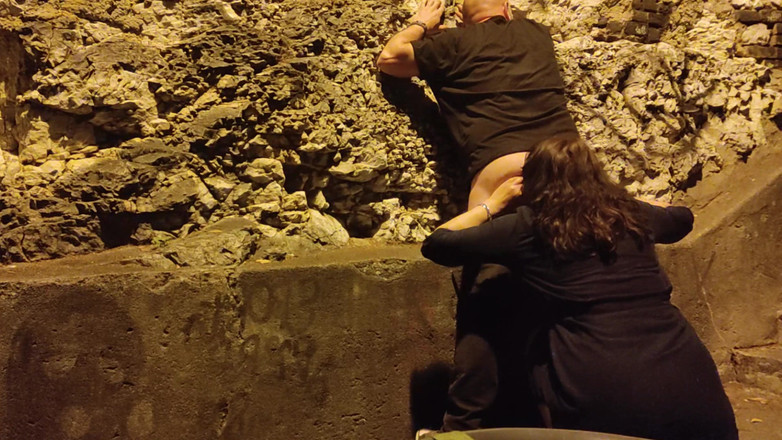 Toilet Mommy: 辣妹品尝男人的屁股