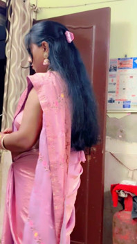 Desi Bhabhi Saree Look