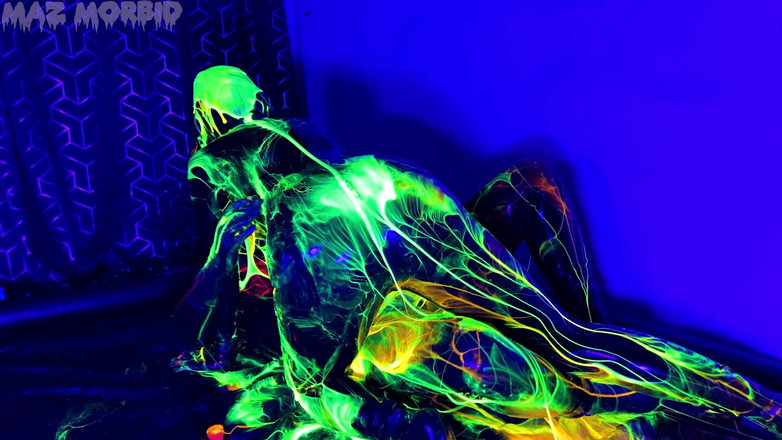 KinkyFemdomTV: Уф мокра і брудна розвага в протигазі з Патрицією