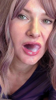 A Secretary in Leather Leggings Powerfully Sucks off the Boss in the Office and Swallows Cum