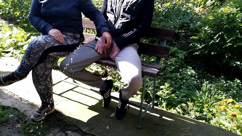 OurFetishLife: 我在街上把我的鸡巴托付给我的继母