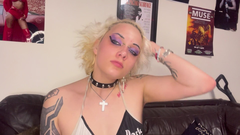 Glitterqueen1999: Je mange mon beau-père pervers