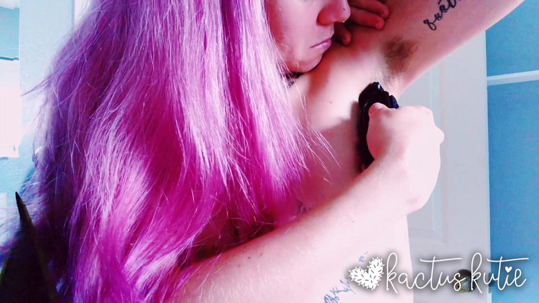 kactus kutie: Trimmingo l'ascella dei capelli in topless
