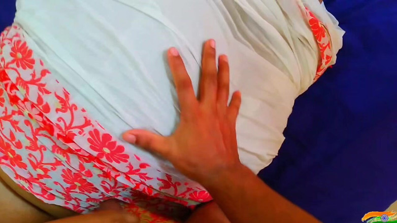 Aria Mia: Matrigna bollente tamil scopata dal figliastro quando era riposa sul...