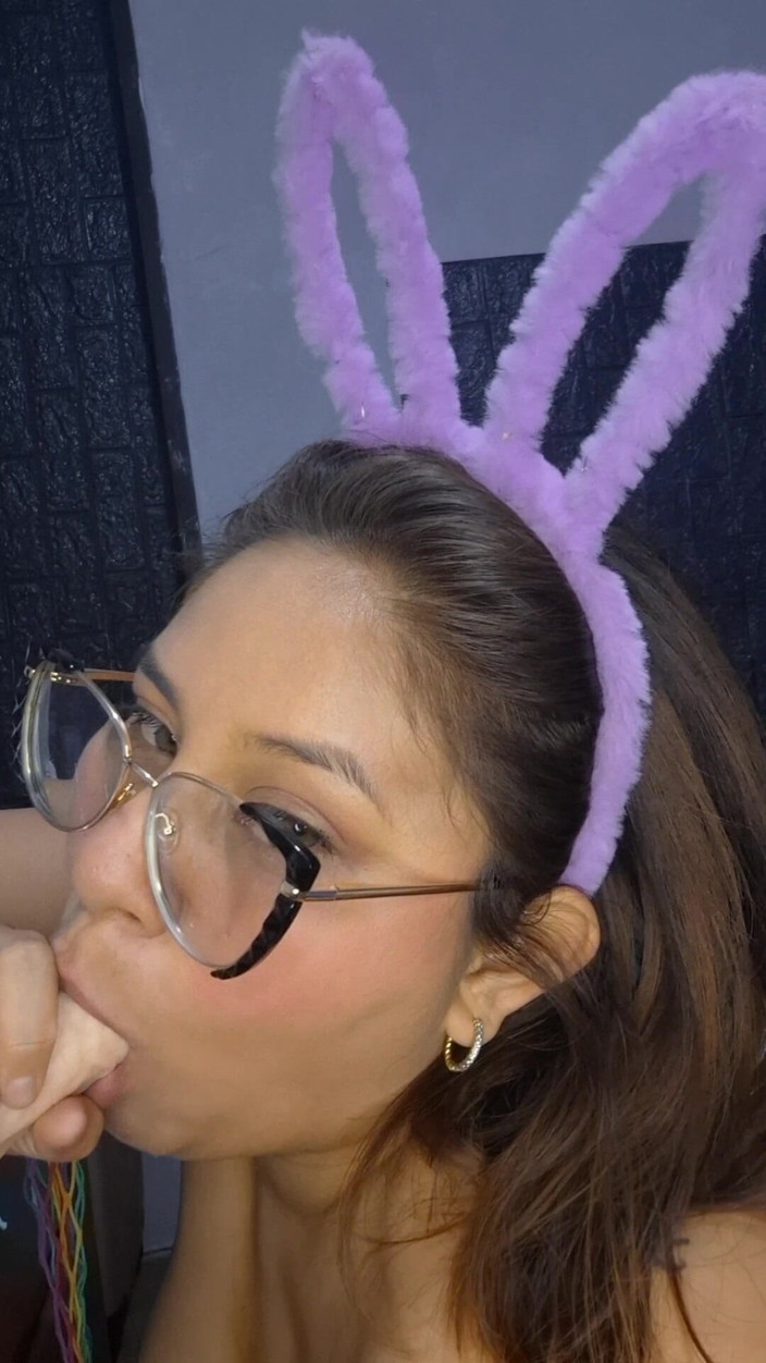 SugarPose: Товстушка латина використовує ділдо і грає сама з собою