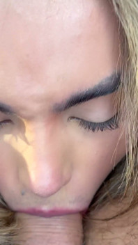 Femboy mickey Oficiall genießt analfick in pOV