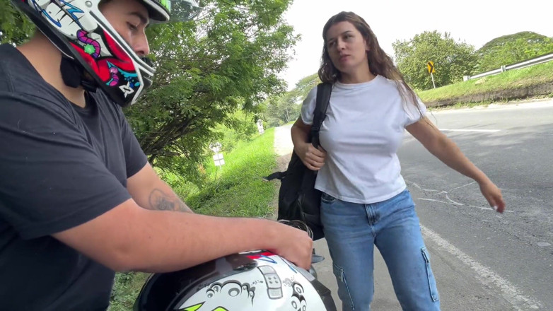 Sweetfantasy131: Il mio patrigno mi rimorchia dopo il college per insegnarmi...