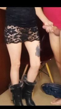 라이브 캠에서 수줍은 처녀 의붓 여동생을 따먹는 의붓아들