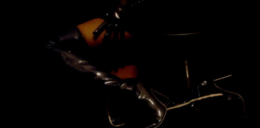 The Goddess Simone: Dominasi dominatrix biru