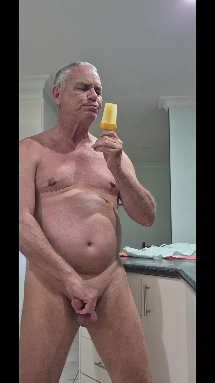 yogiyumyum: Đi tiểu popsicle