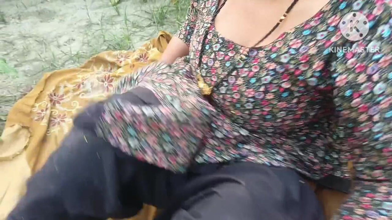 Savita5343: Desi sesso all'aperto. Chachi viene scopata a pecorina nel campo...