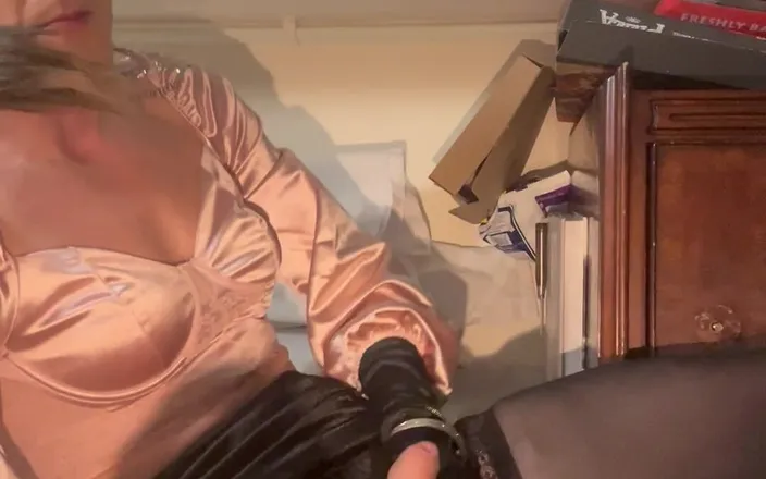Jessica silk: Jess Silk Rides Dildo