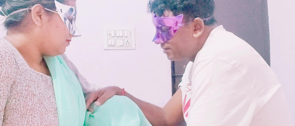 Xpriya sex: 性感的Priya Bhabhi穿着绿色纱丽给口交。