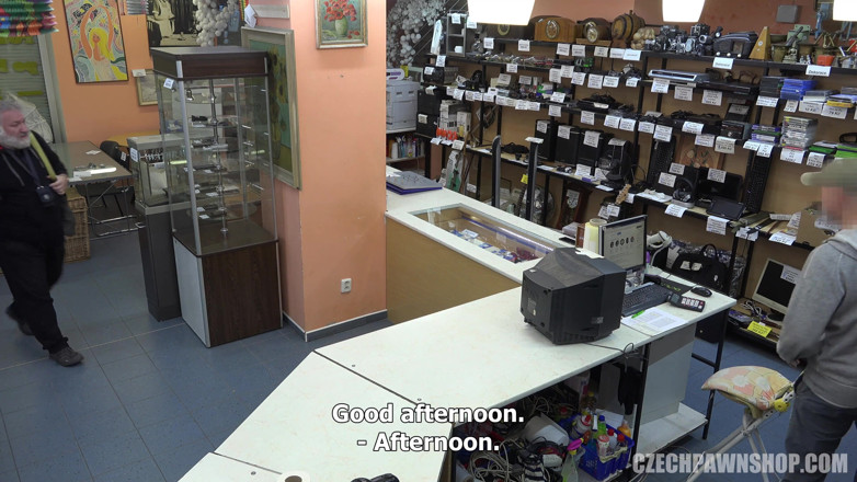 Czech Pawn Shop: Ceko pegadaian toko 1: wanita dengan tas suka menelan pejuh