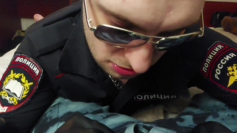 KinkySirius: Hai sĩ quan cảnh sát đã dàn dựng một trò chơi...