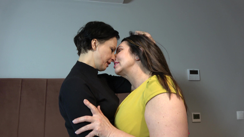 Wanilianna: Lesben in strümpfen teilen reife liebe