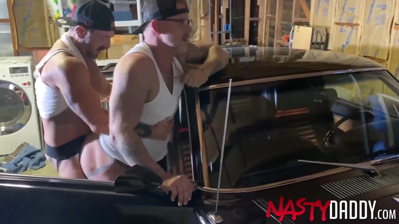Nasty Daddy: NASTYDADDY - bärtiger hengst Jake Nicola gibt tony Zucchero ohne gummi