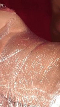 Mumificarea foliei cu jucării Womanizer se transformă în tortă post orgasm cu un al doilea orgasm