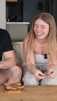 Schotse pornoster Met grote reet Samantha Joiner neukt op Tom Games-podcast