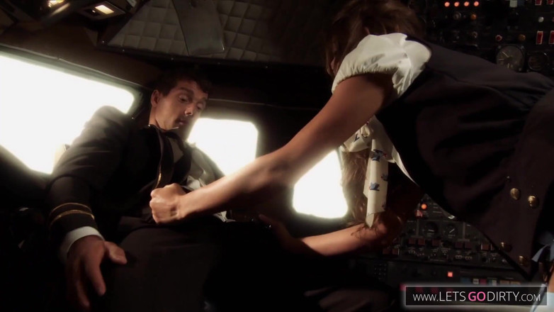Watch Dirty Movies: Un piloto se folla azafata caliente