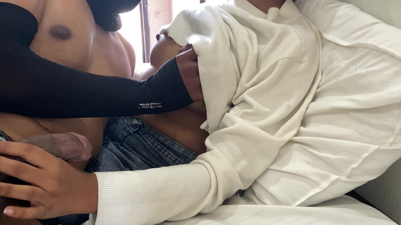 Ritu Bhabhi: Gagica excitată a avut un orgasm mare lins senzual de țâțe...
