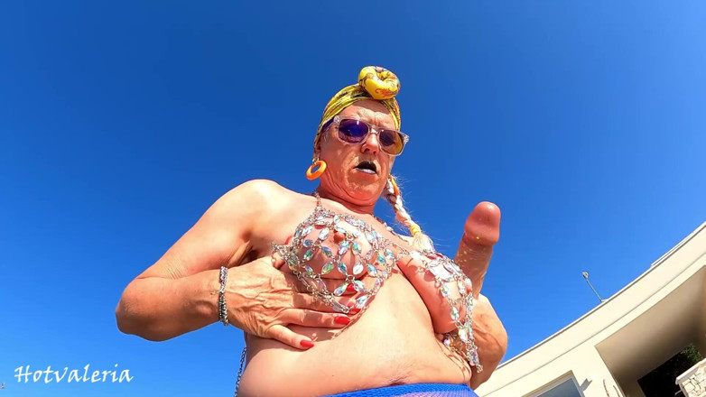 Hotvaleria: gry w basenie