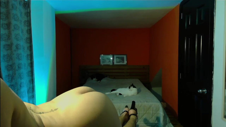 Artesensual: Parte 2 - Femboy se desnuda completamente y baila para su audiencia